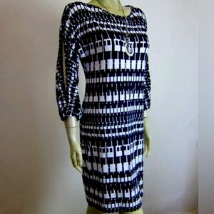 CALVIN KLEIN BLACK & WHITE PRINT SEESS WITH CUT OUT SLEEVES